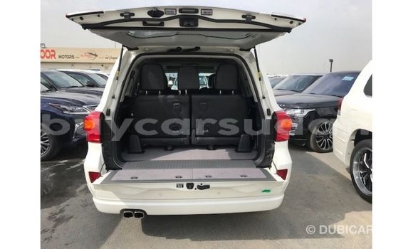Buy Import Toyota Land Cruiser White Car in Import - Dubai in Al Jazirah State Buy Import Toyota Land Cruiser White Car in Import - Dubai in Al Jazirah State
