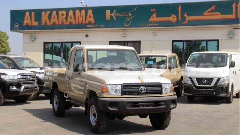 Big with watermark toyota land cruiser al jazirah state import dubai 2608