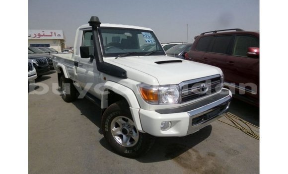 Acheter Import Voiture Toyota Land Cruiser Blanc à Import - Dubai, État d'Al Jazirah Acheter Import Voiture Toyota Land Cruiser Blanc à Import - Dubai, État d'Al Jazirah