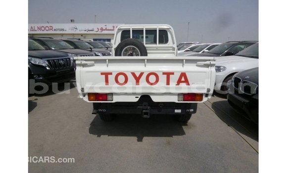 Acheter Import Voiture Toyota Land Cruiser Blanc à Import - Dubai, État d'Al Jazirah Acheter Import Voiture Toyota Land Cruiser Blanc à Import - Dubai, État d'Al Jazirah