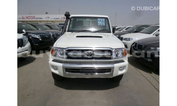 Acheter Import Voiture Toyota Land Cruiser Blanc à Import - Dubai, État d'Al Jazirah Acheter Import Voiture Toyota Land Cruiser Blanc à Import - Dubai, État d'Al Jazirah