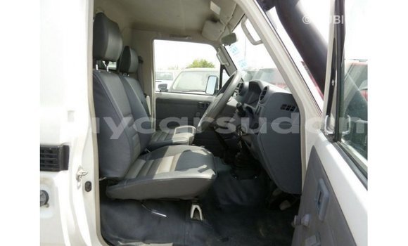 Acheter Import Voiture Toyota Land Cruiser Blanc à Import - Dubai, État d'Al Jazirah Acheter Import Voiture Toyota Land Cruiser Blanc à Import - Dubai, État d'Al Jazirah