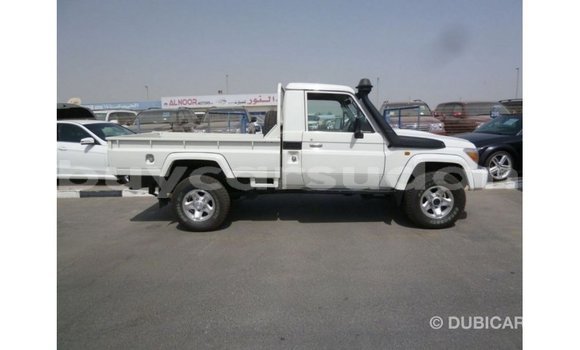 Acheter Import Voiture Toyota Land Cruiser Blanc à Import - Dubai, État d'Al Jazirah Acheter Import Voiture Toyota Land Cruiser Blanc à Import - Dubai, État d'Al Jazirah