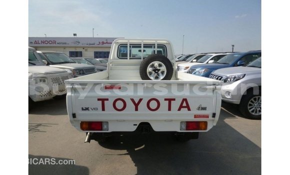 Acheter Import Voiture Toyota Land Cruiser Blanc à Import - Dubai, État d'Al Jazirah Acheter Import Voiture Toyota Land Cruiser Blanc à Import - Dubai, État d'Al Jazirah