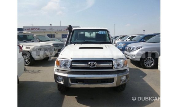 Acheter Import Voiture Toyota Land Cruiser Blanc à Import - Dubai, État d'Al Jazirah Acheter Import Voiture Toyota Land Cruiser Blanc à Import - Dubai, État d'Al Jazirah