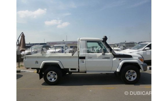 Acheter Import Voiture Toyota Land Cruiser Blanc à Import - Dubai, État d'Al Jazirah Acheter Import Voiture Toyota Land Cruiser Blanc à Import - Dubai, État d'Al Jazirah