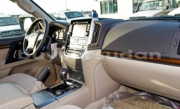 Buy Import Toyota Land Cruiser White Car in Import - Dubai in Al Jazirah State Buy Import Toyota Land Cruiser White Car in Import - Dubai in Al Jazirah State