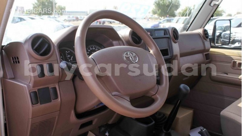 Big with watermark toyota land cruiser al jazirah state import dubai 2620