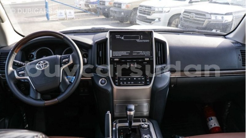 Big with watermark toyota land cruiser al jazirah state import dubai 2621