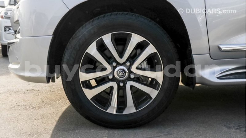 Big with watermark toyota land cruiser al jazirah state import dubai 2621