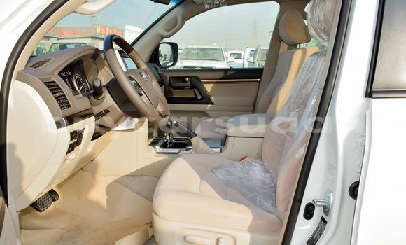 Buy Import Toyota Land Cruiser White Car in Import - Dubai in Al Jazirah State Buy Import Toyota Land Cruiser White Car in Import - Dubai in Al Jazirah State