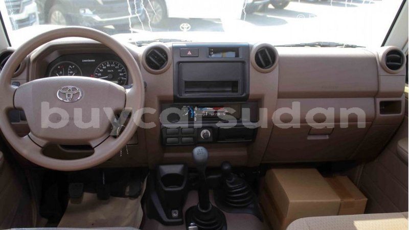 Big with watermark toyota land cruiser al jazirah state import dubai 2625