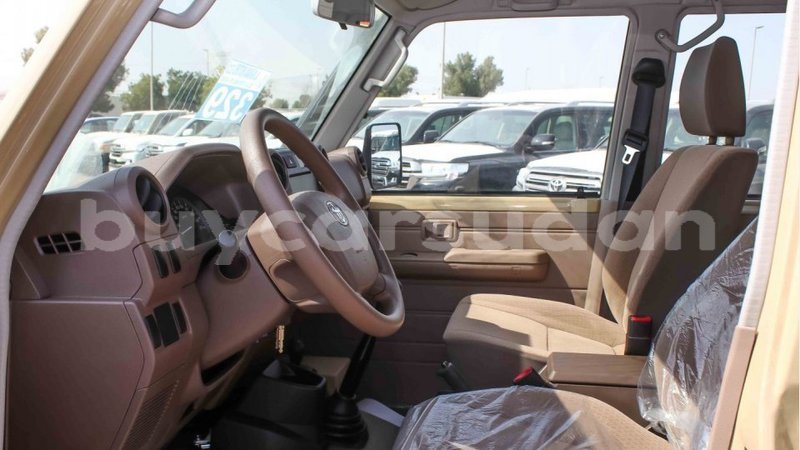 Big with watermark toyota land cruiser al jazirah state import dubai 2631