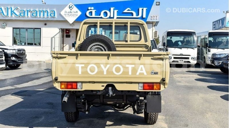 Big with watermark toyota land cruiser al jazirah state import dubai 2637