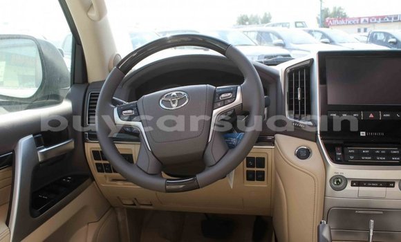 Buy Import Toyota Hilux Other Car in Import - Dubai in Al Jazirah State Buy Import Toyota Hilux Other Car in Import - Dubai in Al Jazirah State