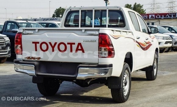 Buy Import Toyota Hilux White Car in Import - Dubai in Al Jazirah State Buy Import Toyota Hilux White Car in Import - Dubai in Al Jazirah State