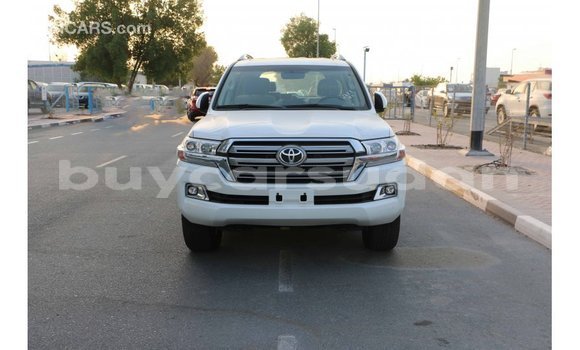 Buy Import Toyota Land Cruiser White Car in Import - Dubai in Al Jazirah State Buy Import Toyota Land Cruiser White Car in Import - Dubai in Al Jazirah State