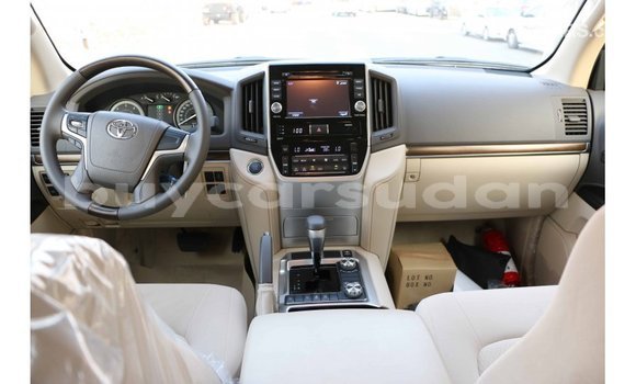Buy Import Toyota Land Cruiser White Car in Import - Dubai in Al Jazirah State Buy Import Toyota Land Cruiser White Car in Import - Dubai in Al Jazirah State
