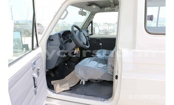 Buy Import Toyota Land Cruiser White Car in Import - Dubai in Al Jazirah State Buy Import Toyota Land Cruiser White Car in Import - Dubai in Al Jazirah State