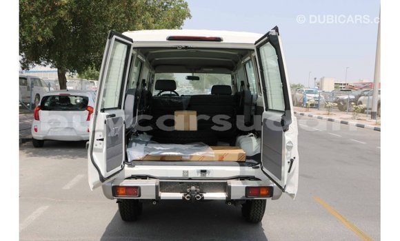 Buy Import Toyota Land Cruiser White Car in Import - Dubai in Al Jazirah State Buy Import Toyota Land Cruiser White Car in Import - Dubai in Al Jazirah State