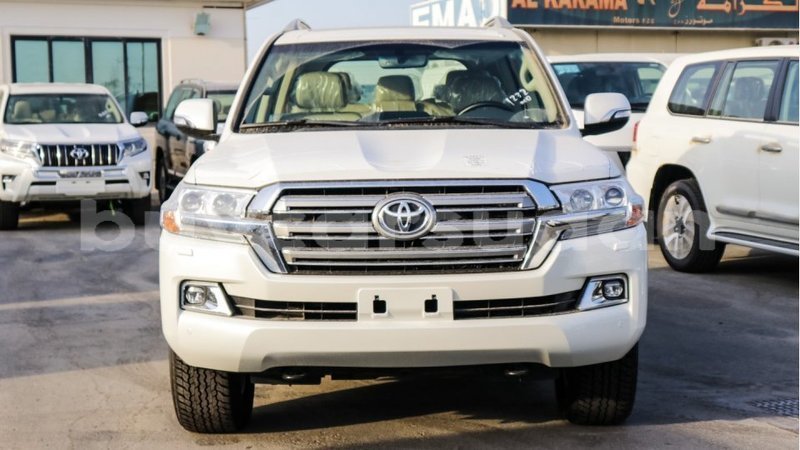 Big with watermark toyota land cruiser al jazirah state import dubai 2680