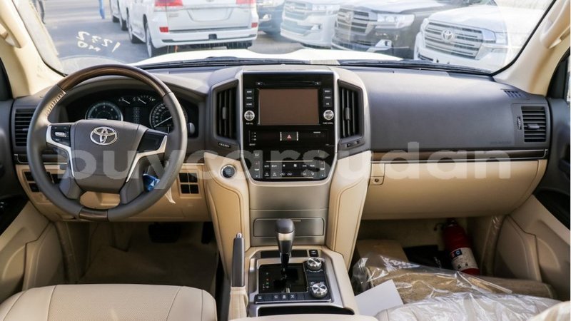 Big with watermark toyota land cruiser al jazirah state import dubai 2680