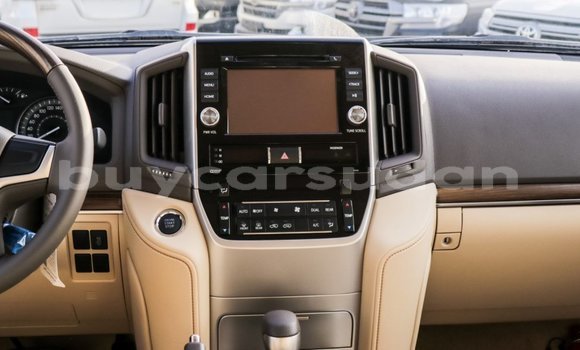 Buy Import Toyota Land Cruiser White Car in Import - Dubai in Al Jazirah State Buy Import Toyota Land Cruiser White Car in Import - Dubai in Al Jazirah State