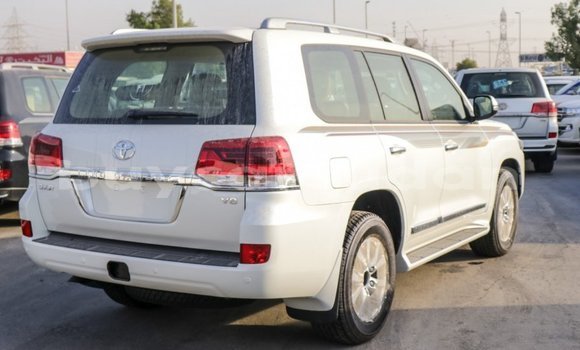 Buy Import Toyota Land Cruiser White Car in Import - Dubai in Al Jazirah State Buy Import Toyota Land Cruiser White Car in Import - Dubai in Al Jazirah State