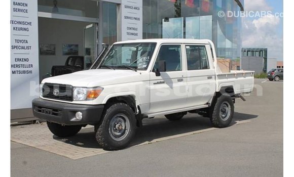 Acheter Import Voiture Toyota Land Cruiser Blanc à Import - Dubai, État d'Al Jazirah Acheter Import Voiture Toyota Land Cruiser Blanc à Import - Dubai, État d'Al Jazirah