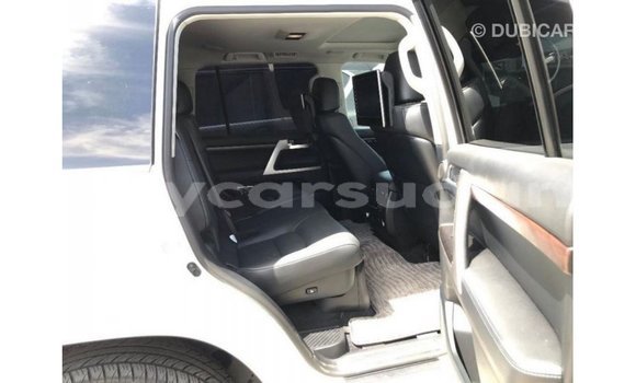 Buy Import Toyota Land Cruiser White Car in Import - Dubai in Al Jazirah State Buy Import Toyota Land Cruiser White Car in Import - Dubai in Al Jazirah State