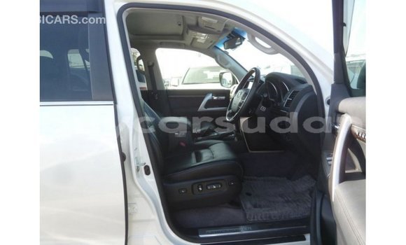 Buy Import Toyota Land Cruiser White Car in Import - Dubai in Al Jazirah State Buy Import Toyota Land Cruiser White Car in Import - Dubai in Al Jazirah State
