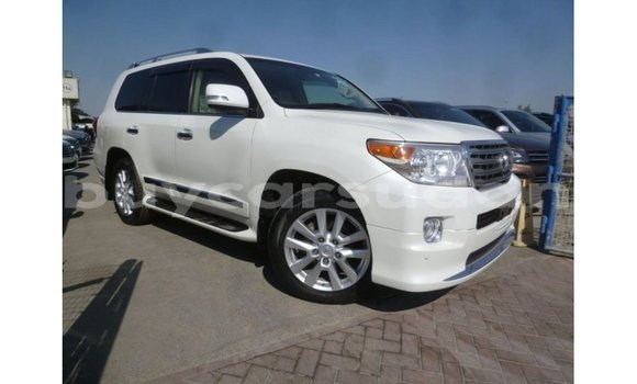 Buy Import Toyota Land Cruiser White Car in Import - Dubai in Al Jazirah State Buy Import Toyota Land Cruiser White Car in Import - Dubai in Al Jazirah State
