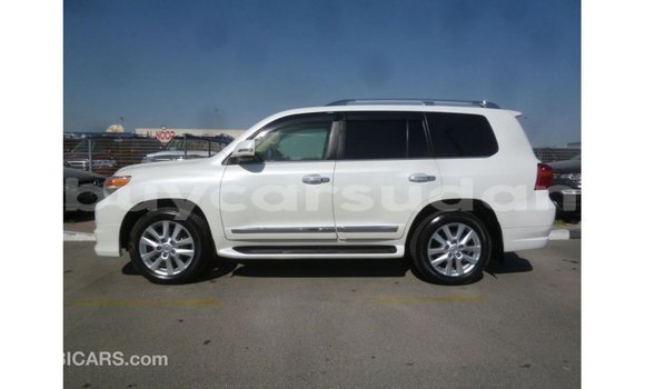 Buy Import Toyota Land Cruiser White Car in Import - Dubai in Al Jazirah State Buy Import Toyota Land Cruiser White Car in Import - Dubai in Al Jazirah State