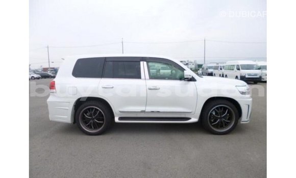 Buy Import Toyota Land Cruiser White Car in Import - Dubai in Al Jazirah State Buy Import Toyota Land Cruiser White Car in Import - Dubai in Al Jazirah State