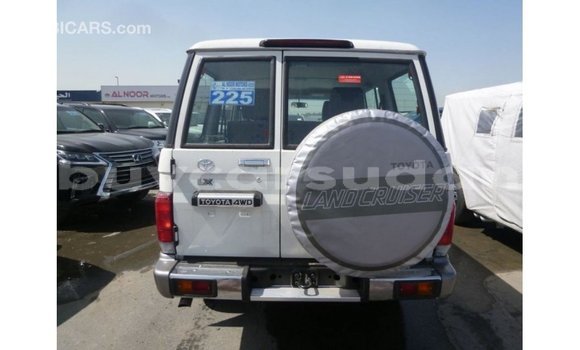 Buy Import Toyota Land Cruiser White Car in Import - Dubai in Al Jazirah State Buy Import Toyota Land Cruiser White Car in Import - Dubai in Al Jazirah State