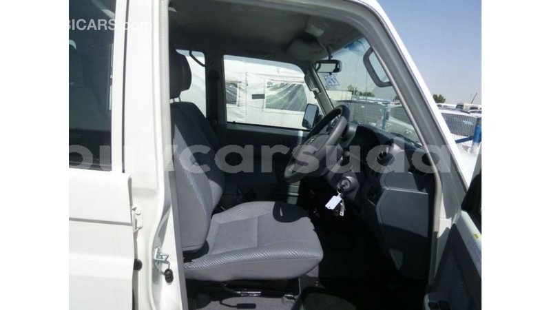 Big with watermark toyota land cruiser al jazirah state import dubai 2727