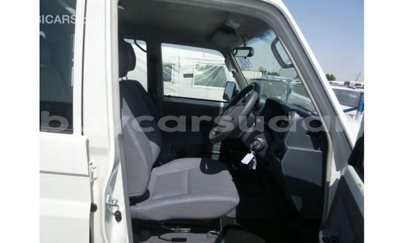 Buy Import Toyota Land Cruiser White Car in Import - Dubai in Al Jazirah State Buy Import Toyota Land Cruiser White Car in Import - Dubai in Al Jazirah State