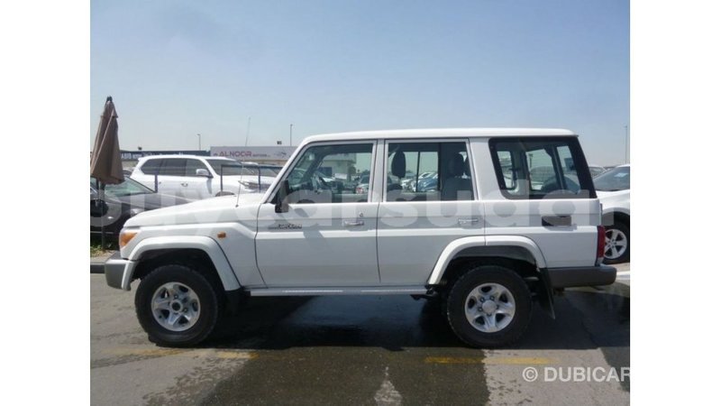 Big with watermark toyota land cruiser al jazirah state import dubai 2727