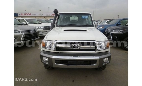 Buy Import Toyota Land Cruiser White Car in Import - Dubai in Al Jazirah State Buy Import Toyota Land Cruiser White Car in Import - Dubai in Al Jazirah State