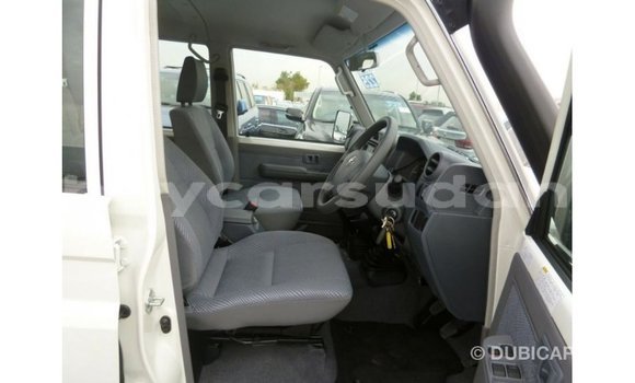 Buy Import Toyota Land Cruiser White Car in Import - Dubai in Al Jazirah State Buy Import Toyota Land Cruiser White Car in Import - Dubai in Al Jazirah State
