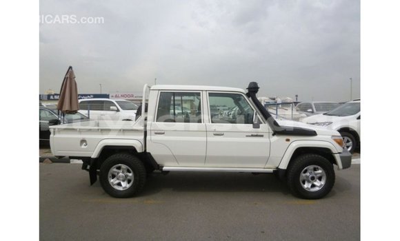 Buy Import Toyota Land Cruiser White Car in Import - Dubai in Al Jazirah State Buy Import Toyota Land Cruiser White Car in Import - Dubai in Al Jazirah State