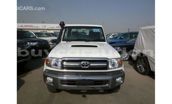 Buy Import Toyota Land Cruiser White Car in Import - Dubai in Al Jazirah State Buy Import Toyota Land Cruiser White Car in Import - Dubai in Al Jazirah State