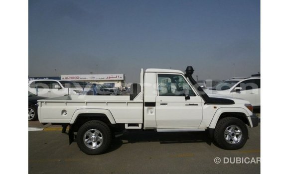Buy Import Toyota Land Cruiser White Car in Import - Dubai in Al Jazirah State Buy Import Toyota Land Cruiser White Car in Import - Dubai in Al Jazirah State