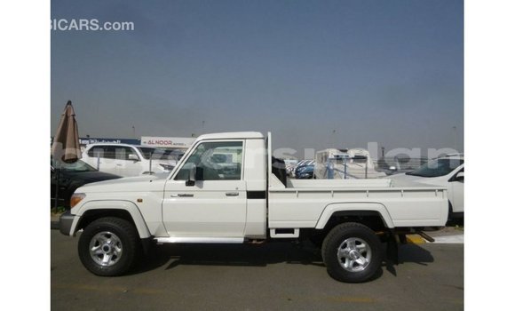 Buy Import Toyota Land Cruiser White Car in Import - Dubai in Al Jazirah State Buy Import Toyota Land Cruiser White Car in Import - Dubai in Al Jazirah State