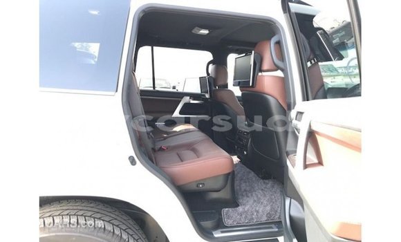 Buy Import Toyota Land Cruiser White Car in Import - Dubai in Al Jazirah State Buy Import Toyota Land Cruiser White Car in Import - Dubai in Al Jazirah State