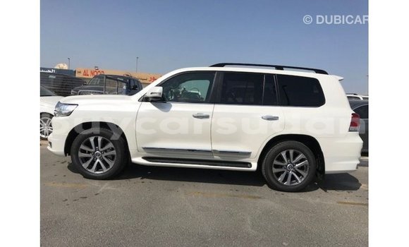 Buy Import Toyota Land Cruiser White Car in Import - Dubai in Al Jazirah State Buy Import Toyota Land Cruiser White Car in Import - Dubai in Al Jazirah State