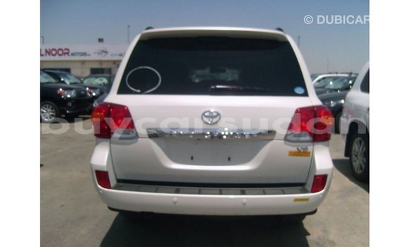 Buy Import Toyota Land Cruiser White Car in Import - Dubai in Al Jazirah State Buy Import Toyota Land Cruiser White Car in Import - Dubai in Al Jazirah State