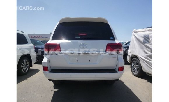 Buy Import Toyota Land Cruiser White Car in Import - Dubai in Al Jazirah State Buy Import Toyota Land Cruiser White Car in Import - Dubai in Al Jazirah State