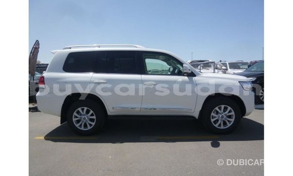 Buy Import Toyota Land Cruiser White Car in Import - Dubai in Al Jazirah State Buy Import Toyota Land Cruiser White Car in Import - Dubai in Al Jazirah State