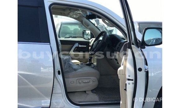 Buy Import Toyota Land Cruiser White Car in Import - Dubai in Al Jazirah State Buy Import Toyota Land Cruiser White Car in Import - Dubai in Al Jazirah State